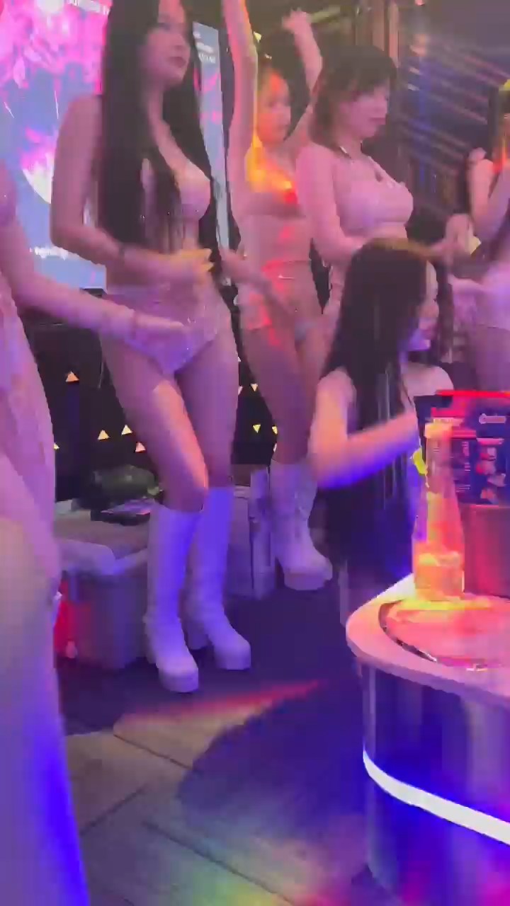 [Private Rooms] A chaotic mix of KTV private room