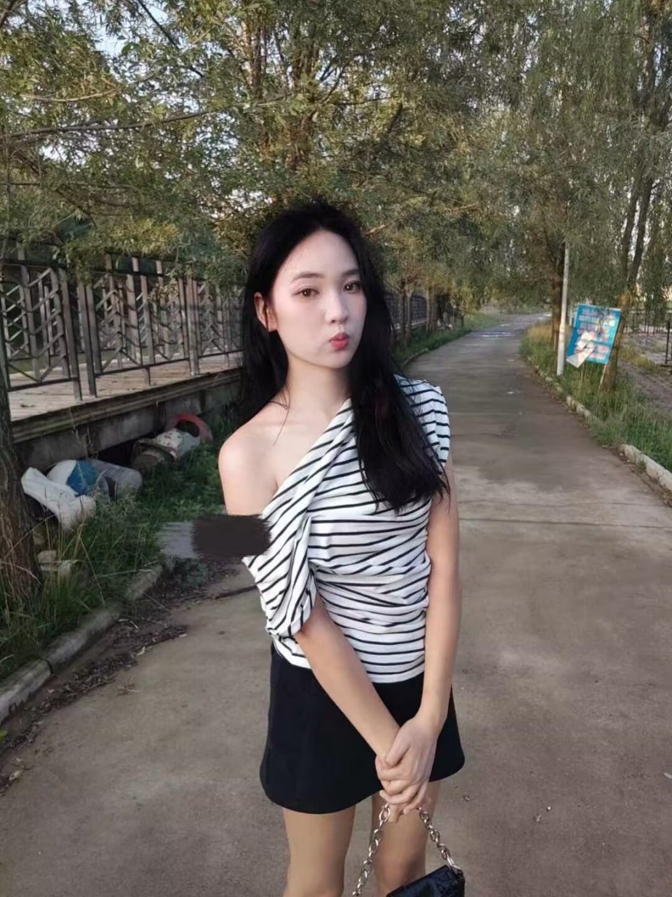 Contrast Ningxia’s flavorful young lady shows her face and snaps herself