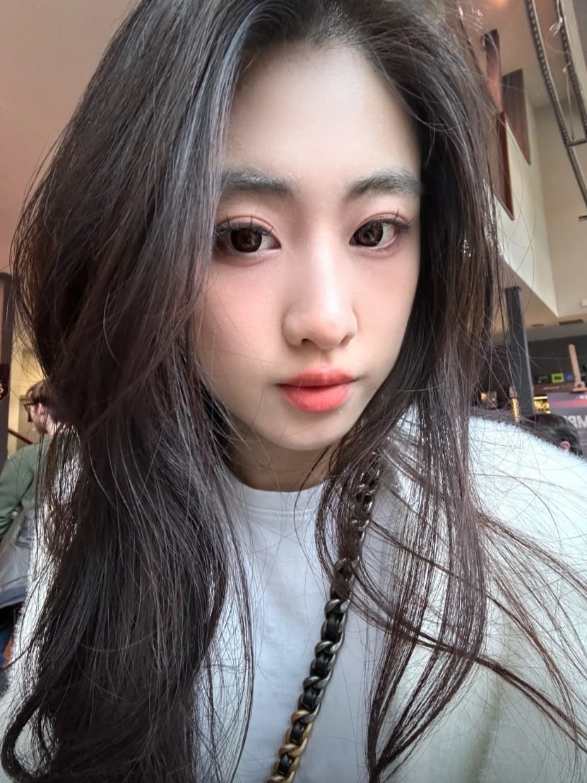 Extremely high-value beautiful female international students large-scale photo